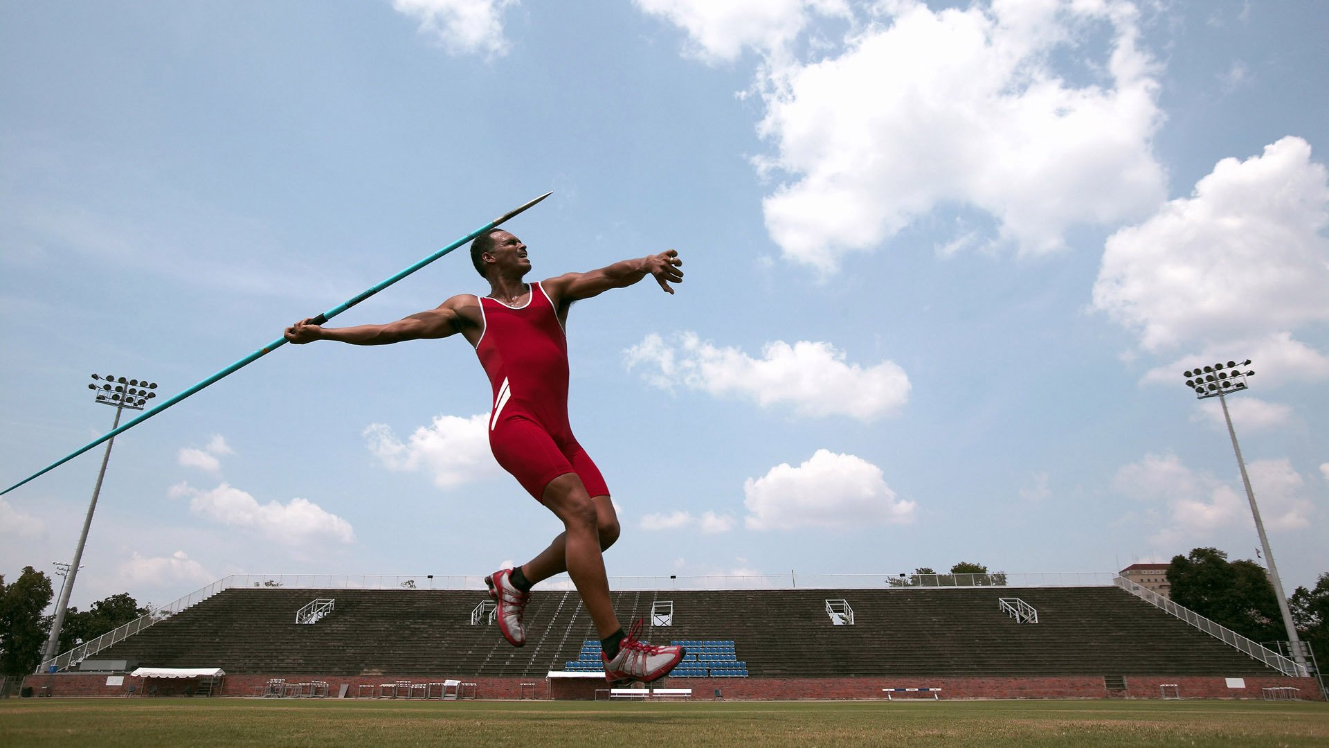 _东京马拉松：运动员突破极限创造佳绩_，东京马拉松事件