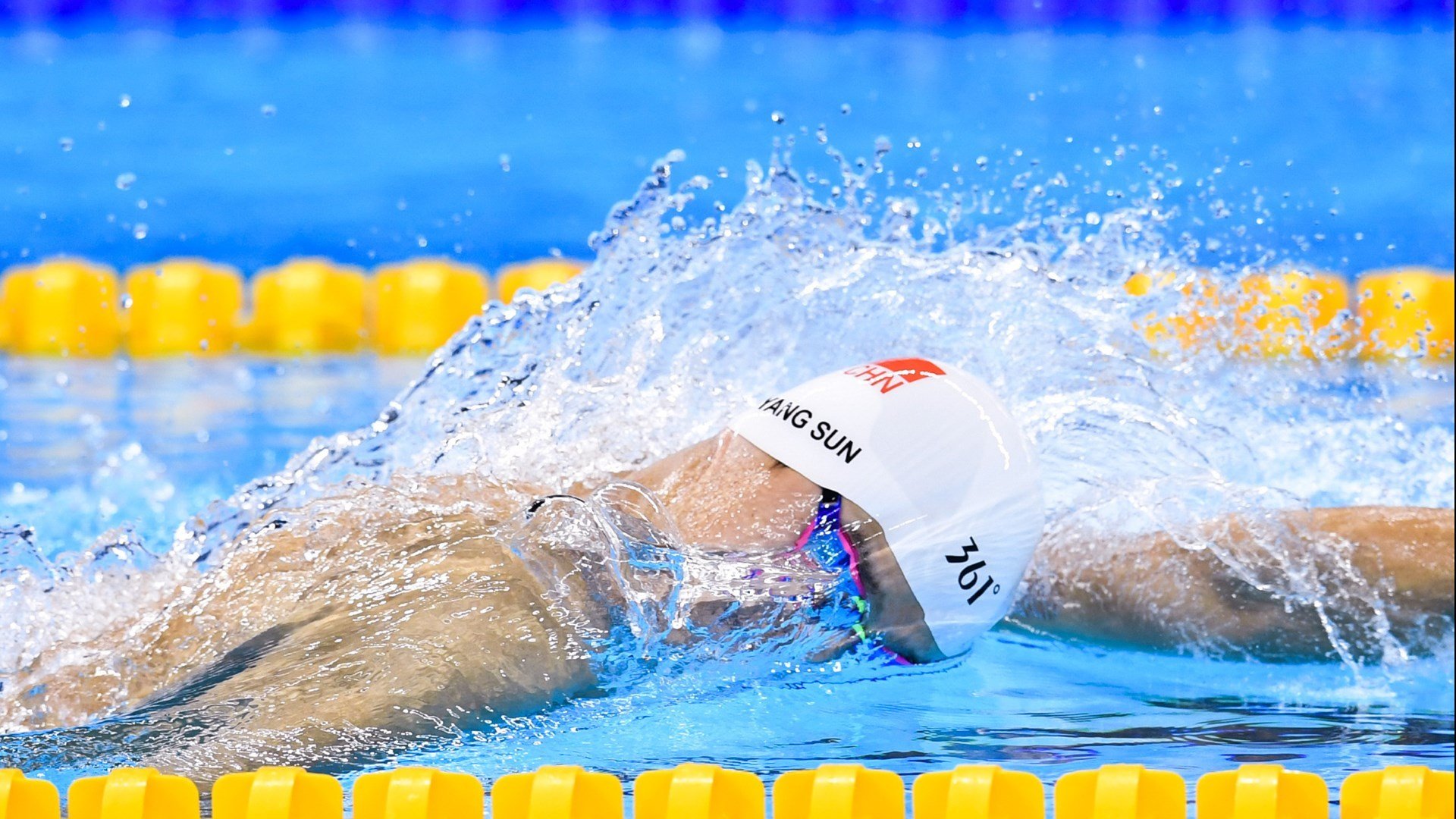 电竞城市吸引海内外电竞爱好者聚集，电竞行业市场